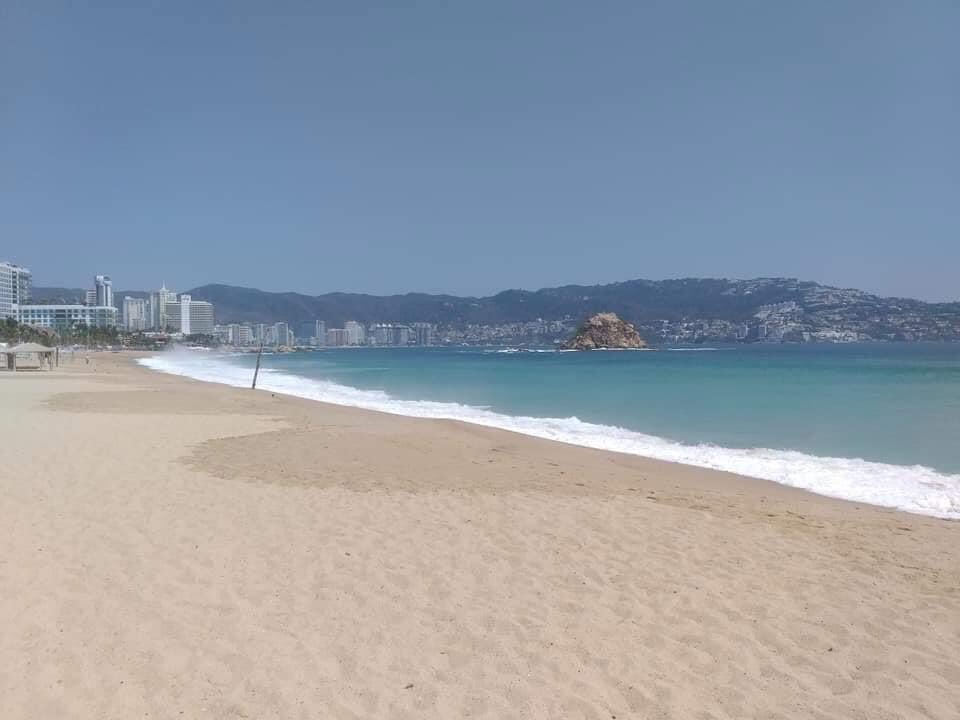 Así lucen las playas de Acapulco libres de turistas