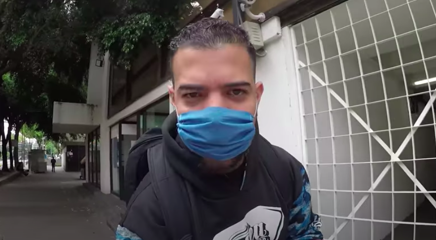 Youtuber con COVID-19 sale a comprar pizzas en la CDMX