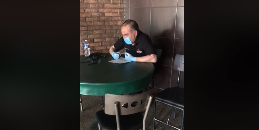 Empresario llora porque ya no puede pagarles a sus empleados