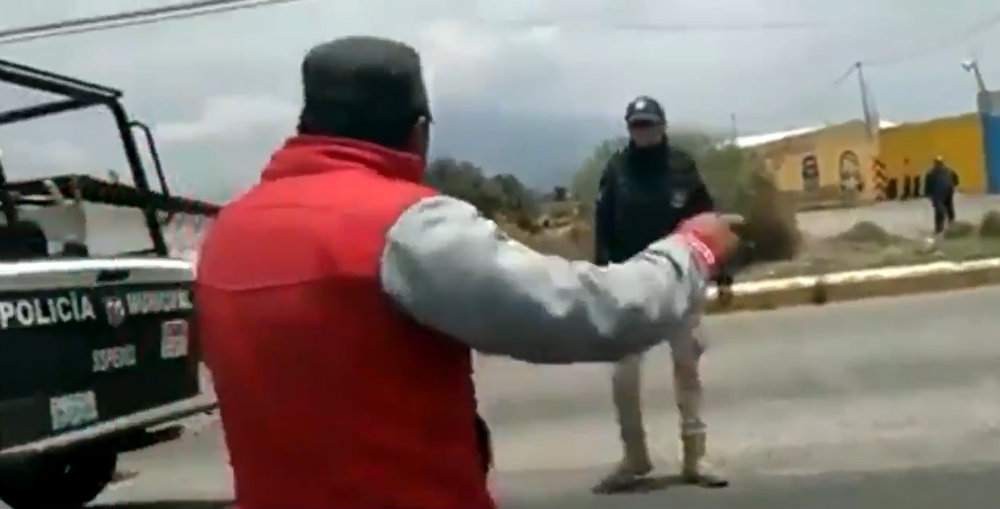 Agreden a policías por pedirles que usaran cubrebocas