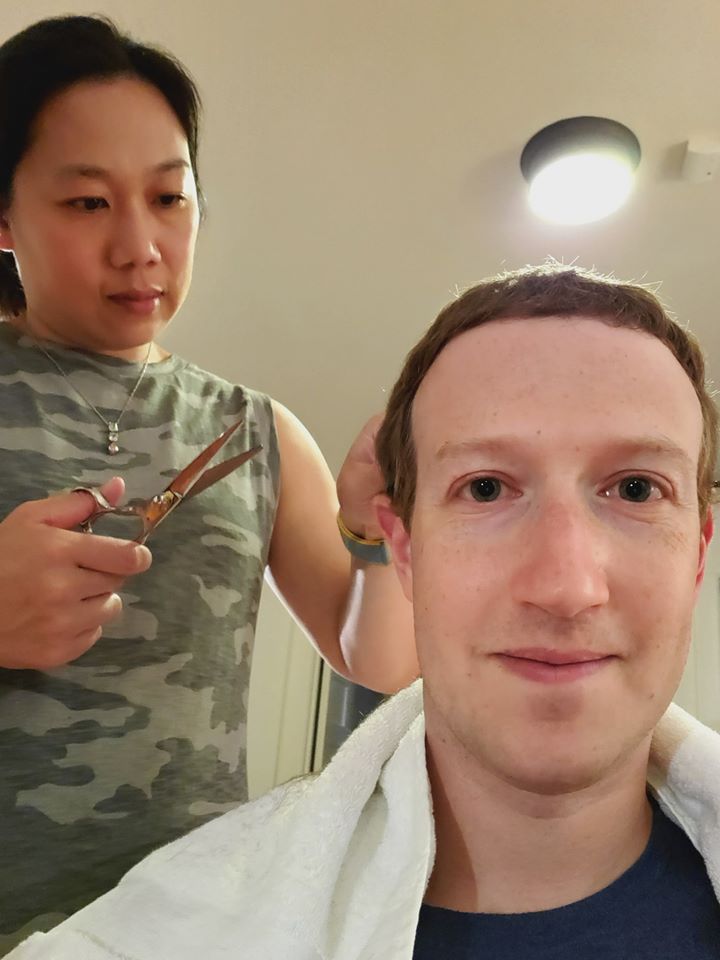 Esposa de Zuckerberg le corta el pelo y les llueven memes