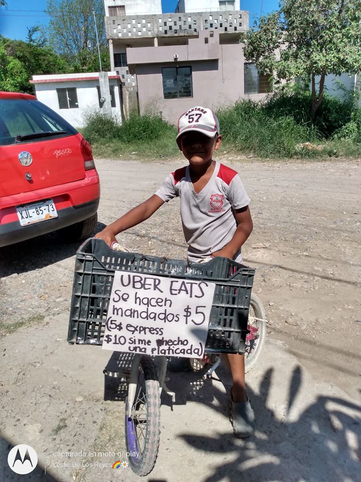 Niño crea su propio "Uber eats" para ayudar con los gastos