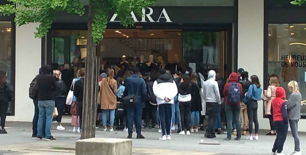 Franceses abarrotan las tiendas Zara tras el fin de la cuarentena