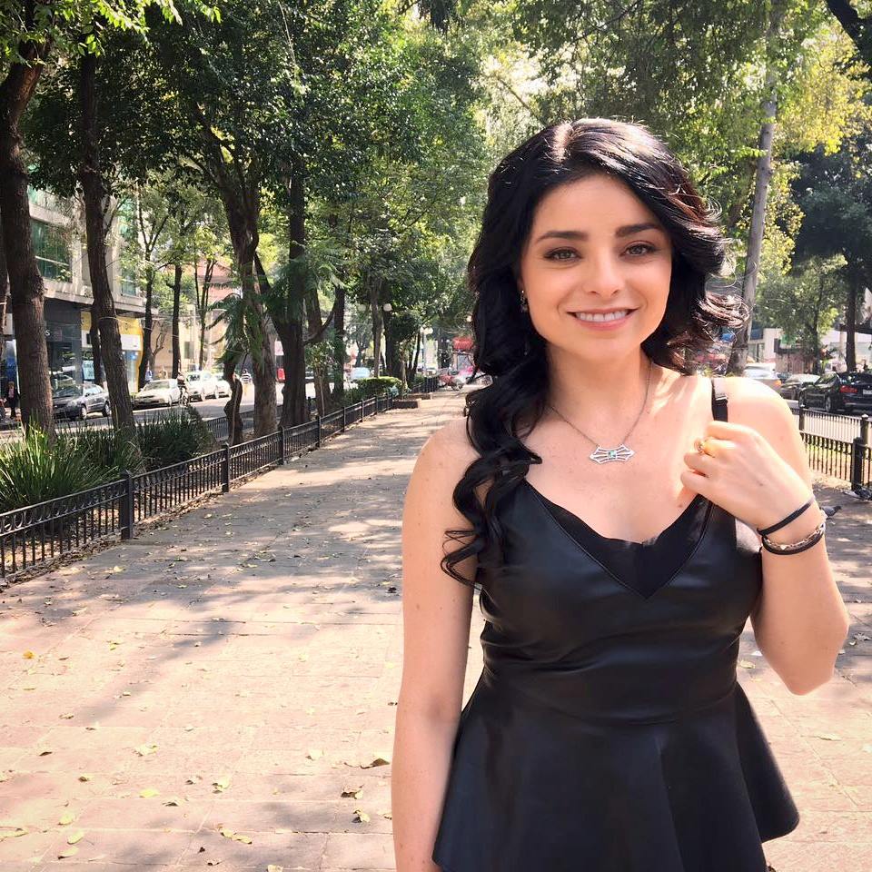 Actriz de Televisa vende hamburguesas por crisis de COVID-19