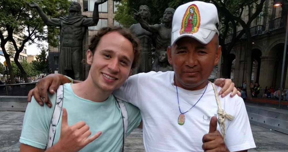 Acusan de abuso a hombre que colaboró en video de Luisito Comunica