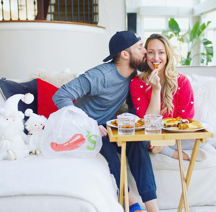 Youtubers devuelven a hijo adoptivo con autismo; les quitan patrocinios