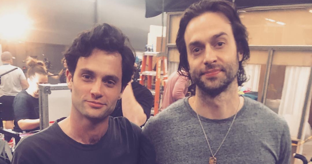 Actor de la serie You es acusado de acosar a menores