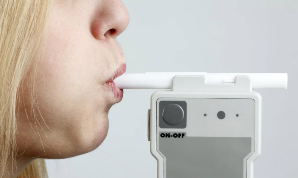 Mexicano crea dispositivo para detectar COVID-19 con el aliento