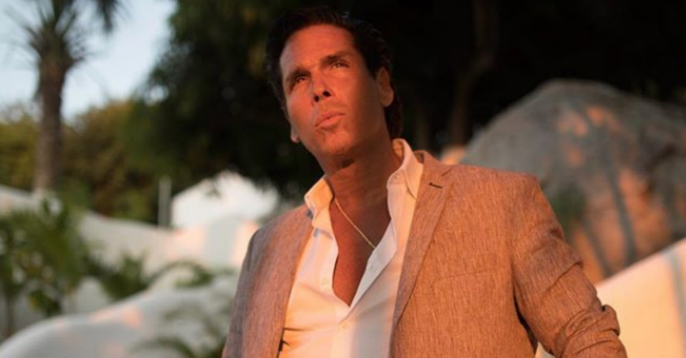 Roberto Palazuelos cobra 2 mil 499 pesos por un saludo