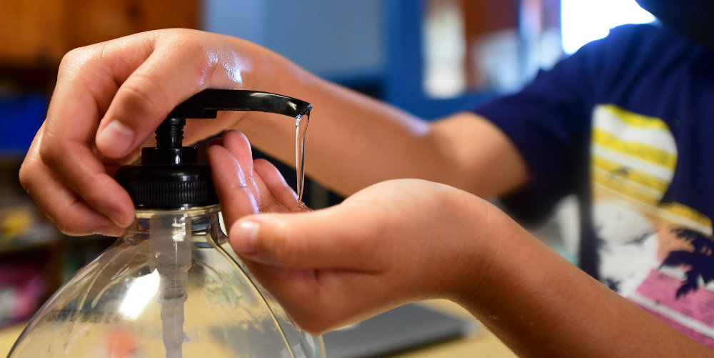 Estas marcas mexicanas de gel antibacterial podrían afectar tu salud