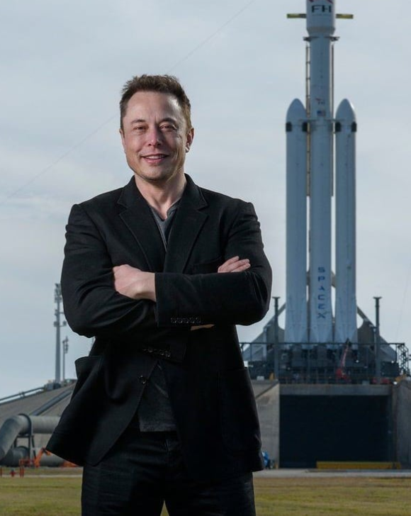 Elon Musk pide que lo "destrocen" en Wikipedia y usuarios aceptan el reto