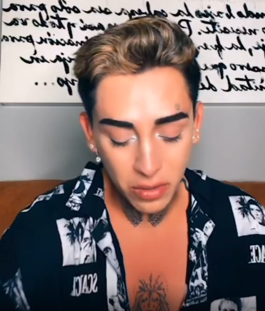 Papi Kunno llora por las críticas y se va de redes sociales