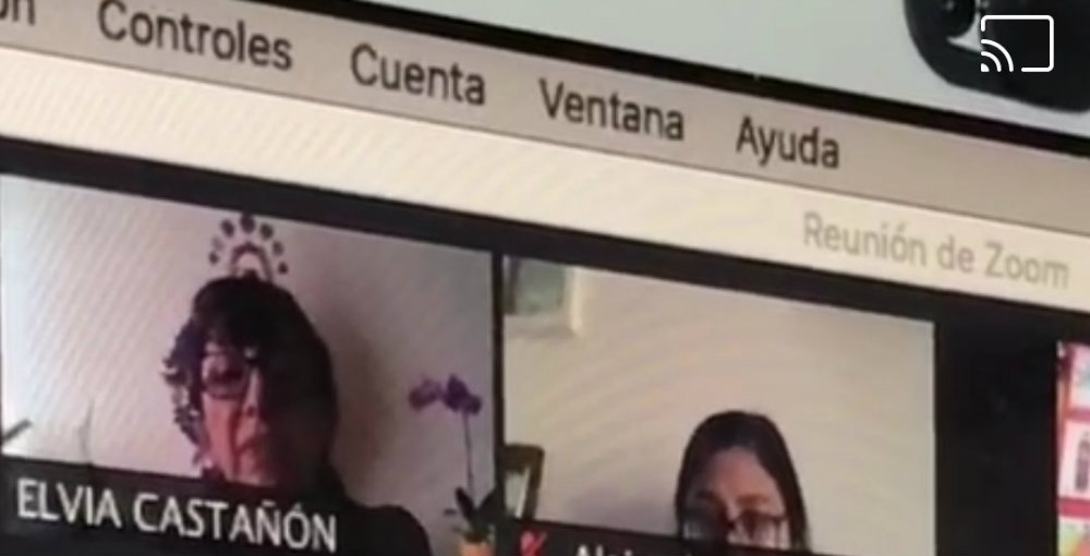 Maestra menosprecia a alumno por tomar clases en cibercafé