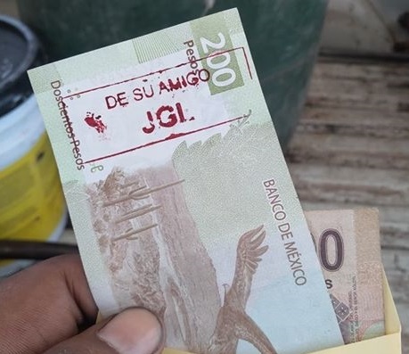 Aparecen billetes con las iniciales de 'El Chapo' y son válidos