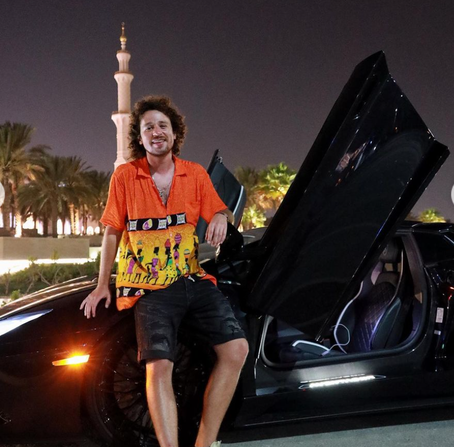 Luisito Comunica choca un Lamborghini y se queda endeudado en Dubai