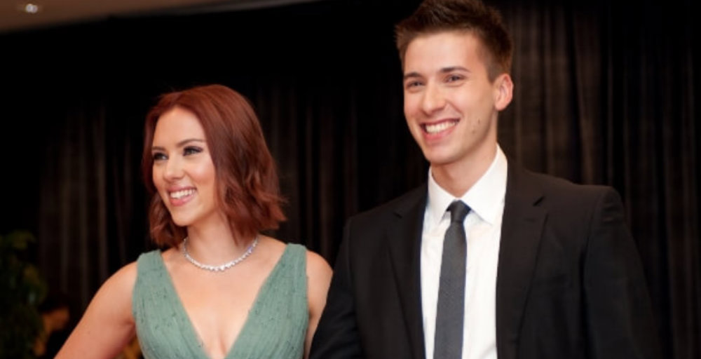 El hermano gemelo de Scarlett Johansson que pocos conocen