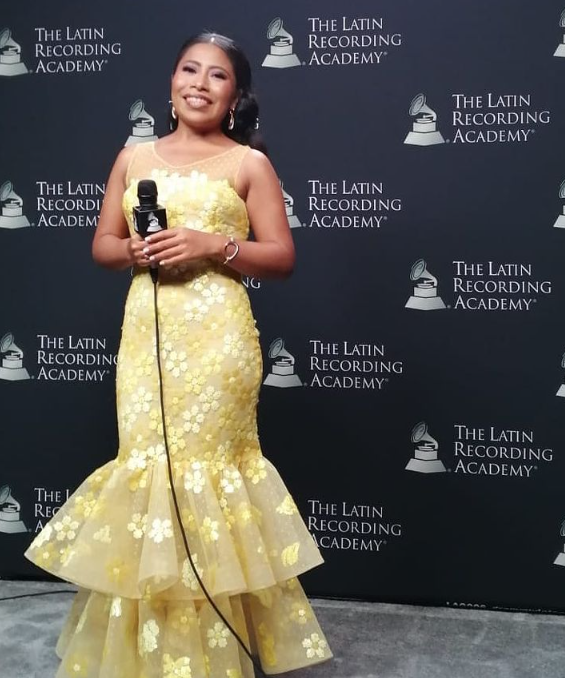 Bisogno explota contra Yalitza Aparicio por conducir los Latin Grammy