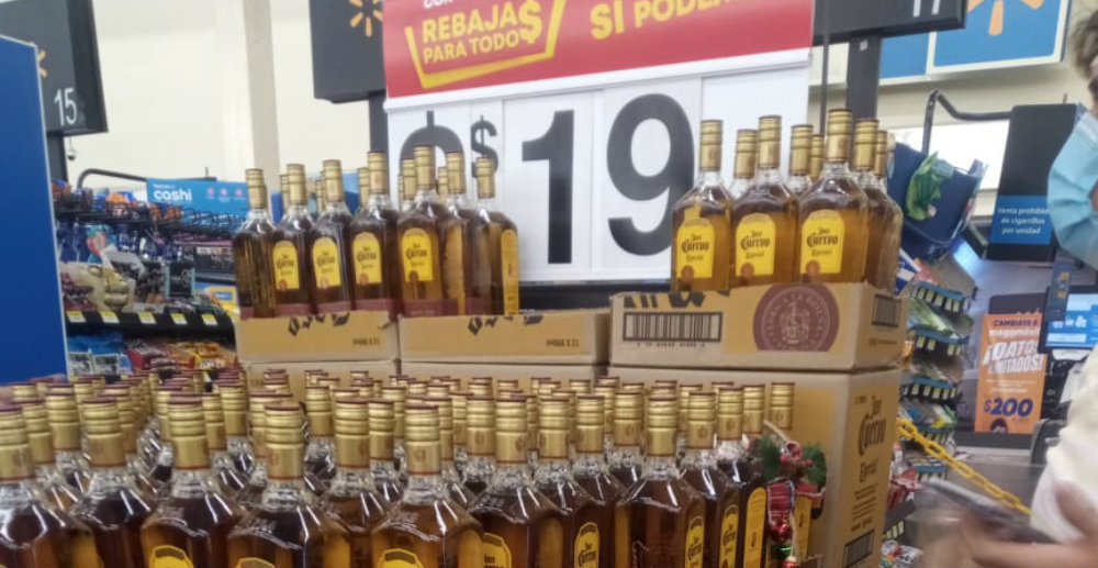 Walmart pone el tequila a 19 pesos y se niega a respetar la oferta
