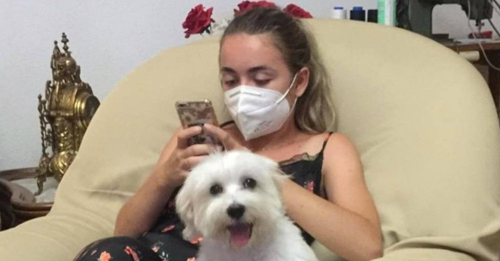 Sus roomies la corren del departamento porque tiene COVID-19