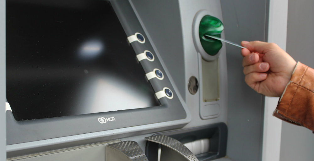 Bancos deberán pagar intereses a clientes por cargos no reconocidos