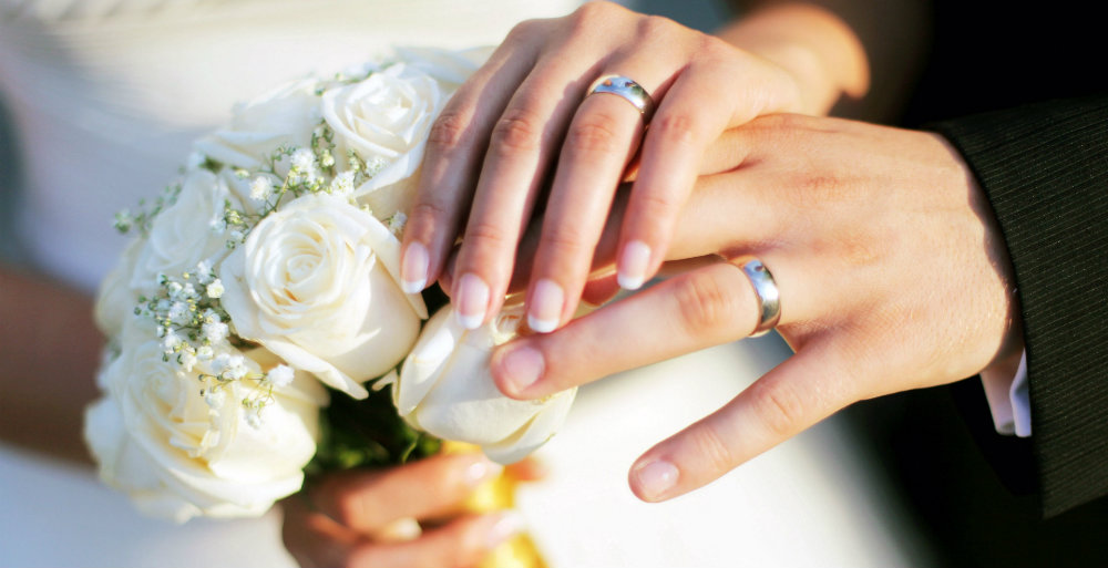 Demanda a su novio por no pedirle matrimonio en ocho años de relación