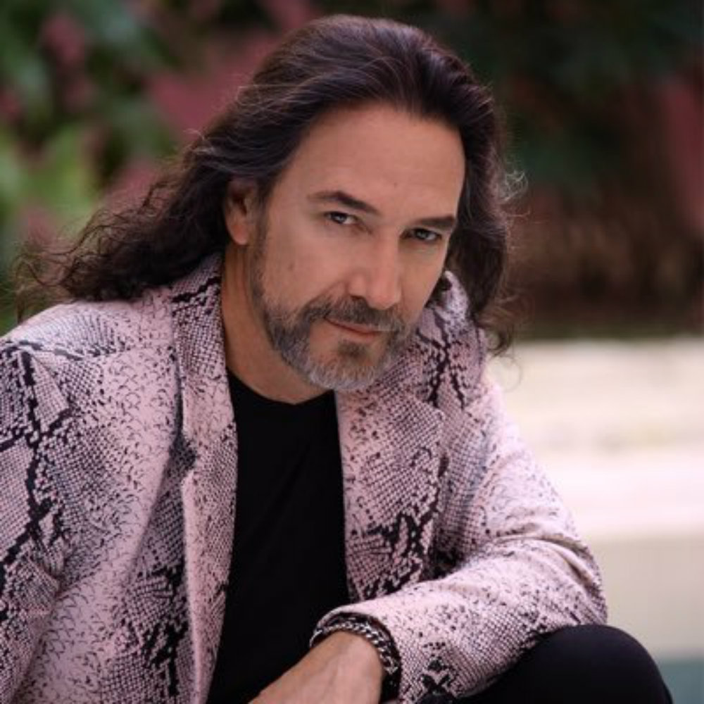 Marco Antonio Solís pone un hotel y fans lo llaman el "Palacio de Bukinham"
