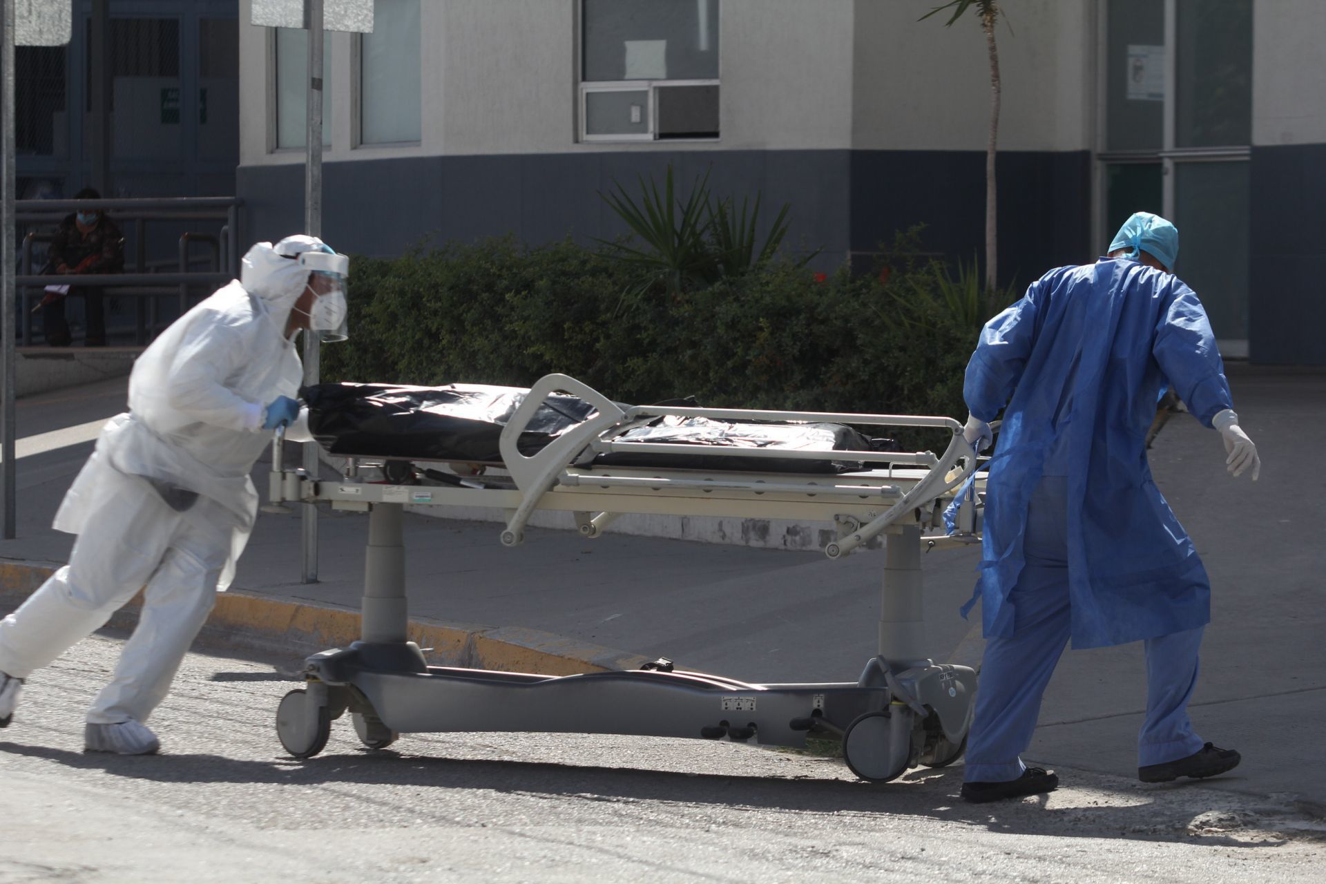 Lo declaran muerto por COVID-19 y regresa a su casa días después