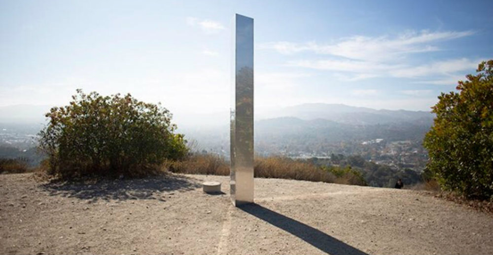 “No queremos ilegales de México o el espacio”, quitan monolito de California