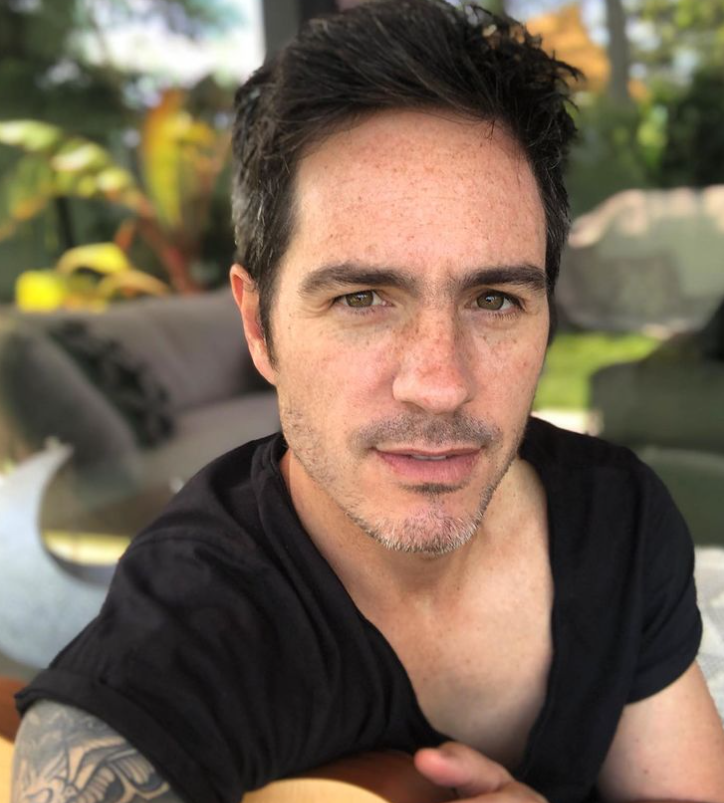 Famosos que son adoptados y tal vez no sabías