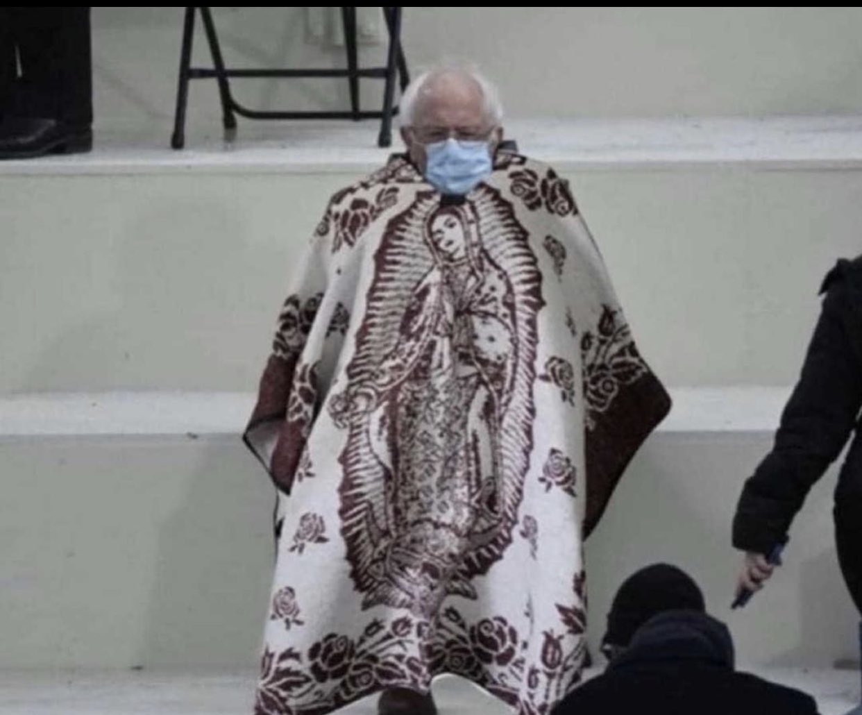 Los memes de Bernie Sanders y la toma de protesta de Biden