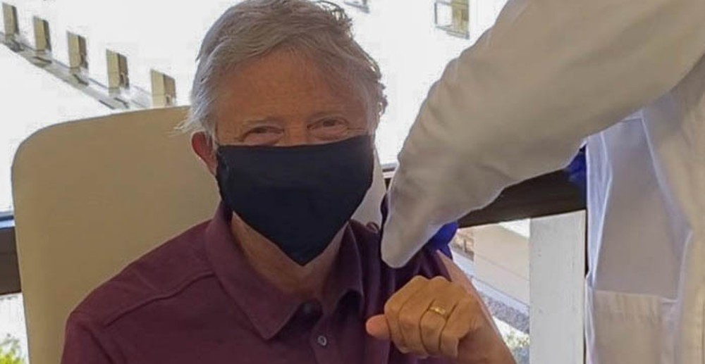 Bill Gates anuncia que ya se vacunó contra el Covid-19