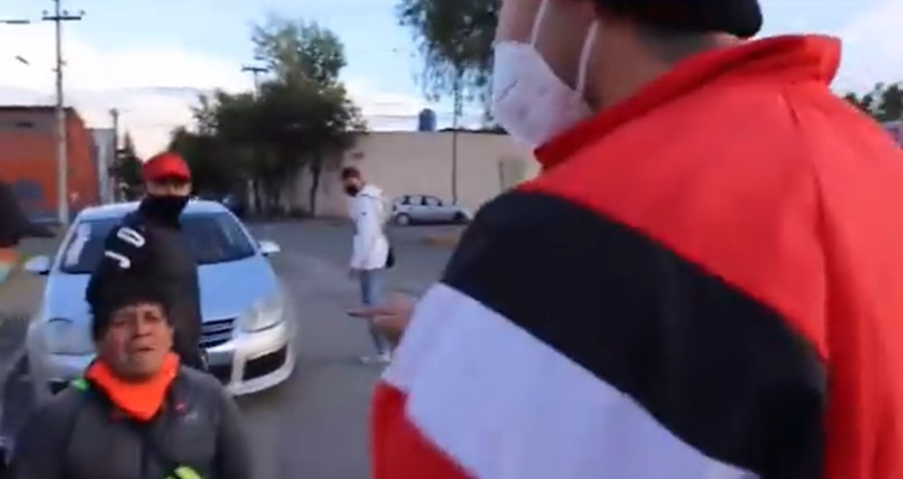 Youtuber golpea a hombre que acosó a su esposa y prima