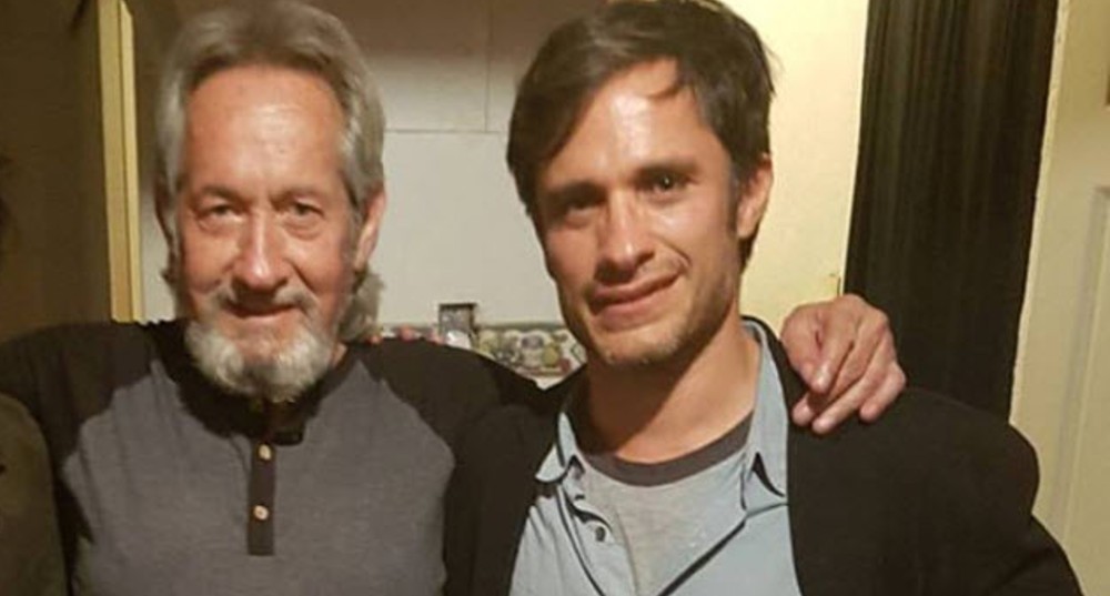 Bella de la Vega afirma que Gael García no pagó nada del funeral de su padre