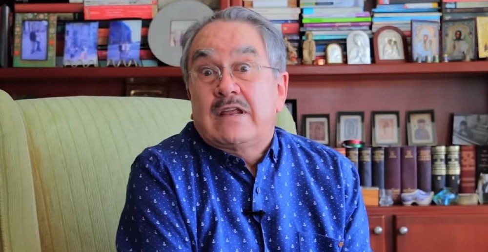 Pedrito Sola lo hace de nuevo; ahora confunde al director del Canal 11
