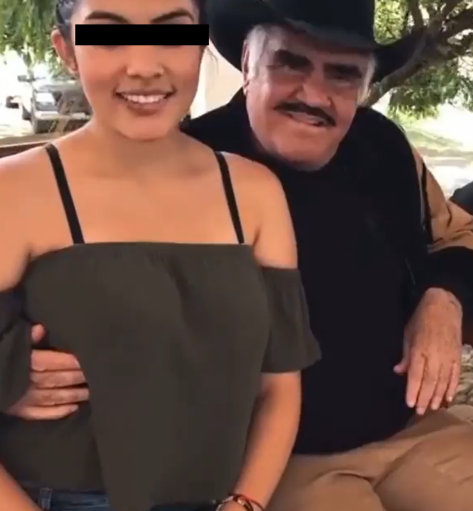 Otras fans denuncian a Vicente Fernández por tocarlas al pedirle fotos