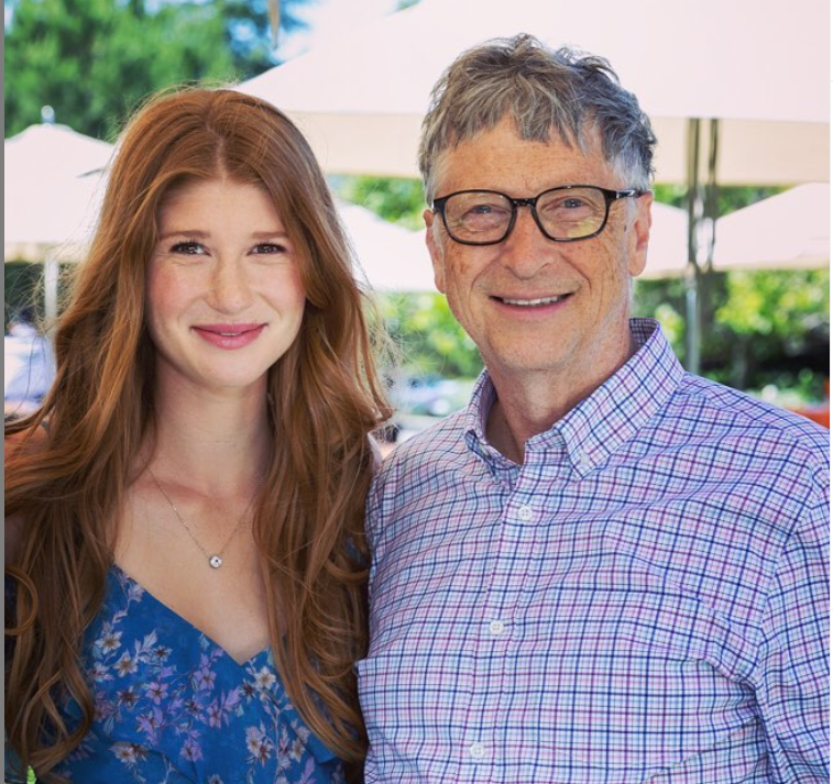 Hija de Bill Gates se vacuna contra COVID-19; se mofa de teorías conspirativas