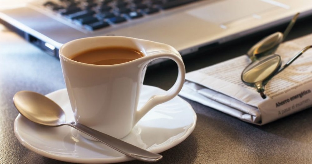 Empleado le ponía saliva de un enfermo de COVID-19 a las bebidas de su jefe