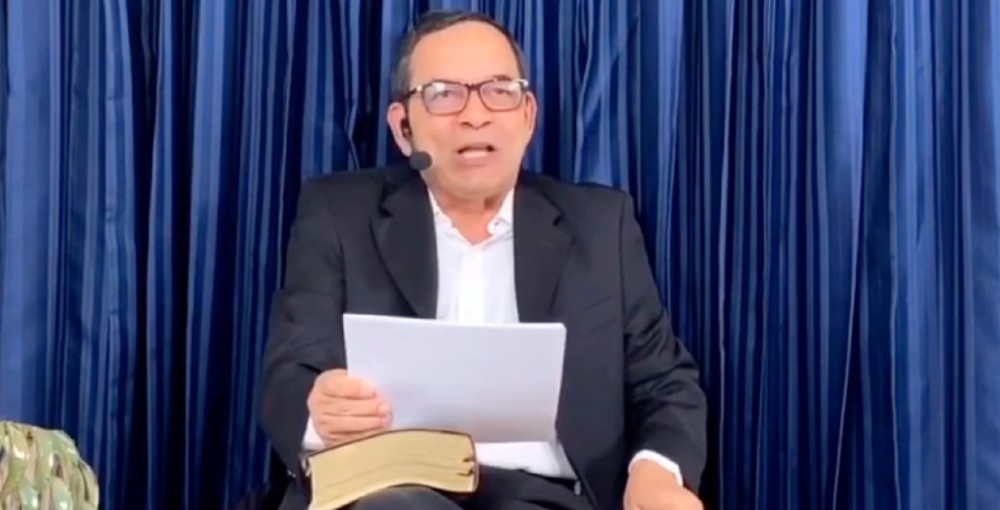 Pastor anuncia la llegada de Jesús y hace a fieles vender sus bienes