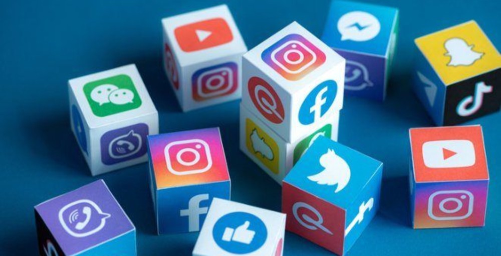 Monreal propone que Facebook y Twitter sean reguladas por el IFT