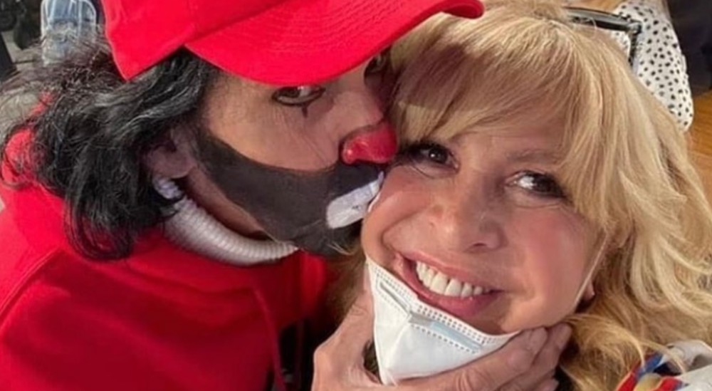 Causa polémica foto de Magda Rodríguez con Cepillín "en el cielo"