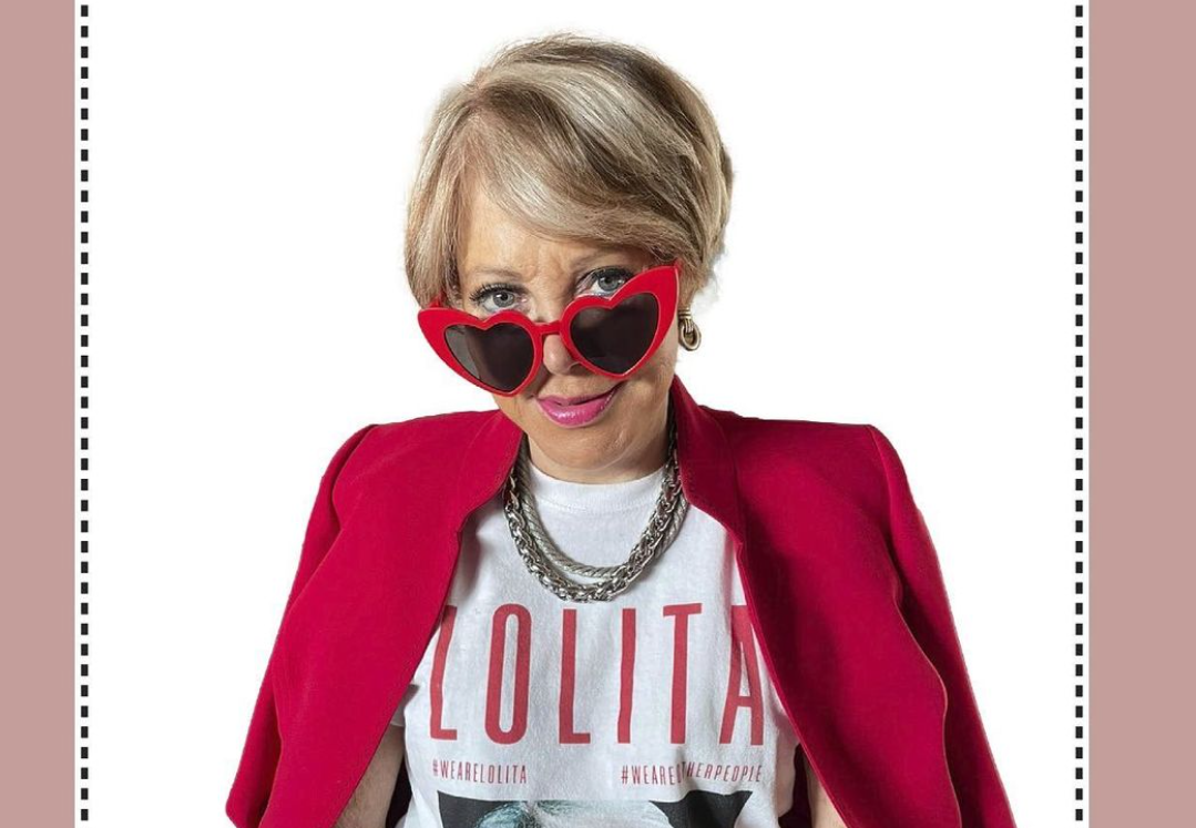 Lolita Ayala tiene que usar andadera para caminar tras una caída