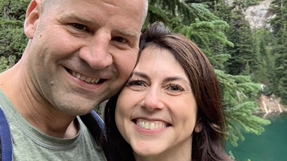 Exesposa de Jeff Bezos se casa con un maestro de la escuela de sus hijos