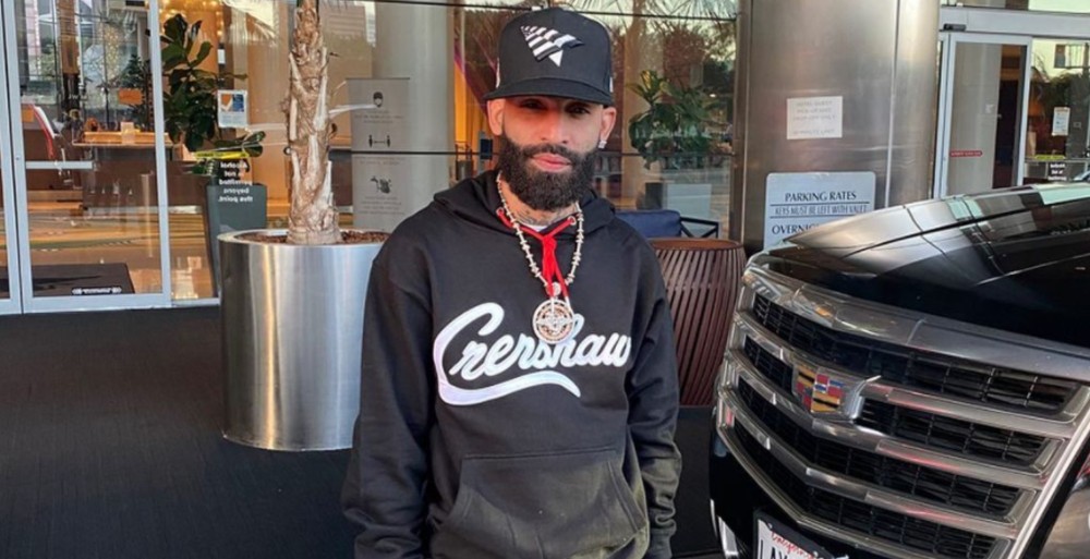 Reguetonero justifica agresiones a mujeres por enseñar de más