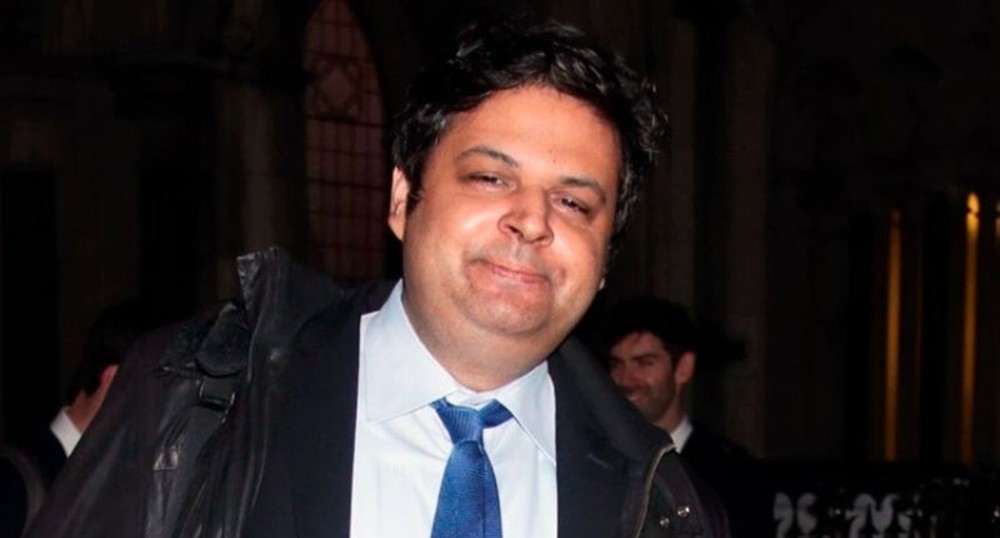 Abogado de 41 años demanda a sus papás para que lo mantengan de por vida