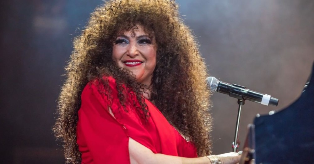 Amanda Miguel pierde su cabellera por tratamiento de quimioterapias