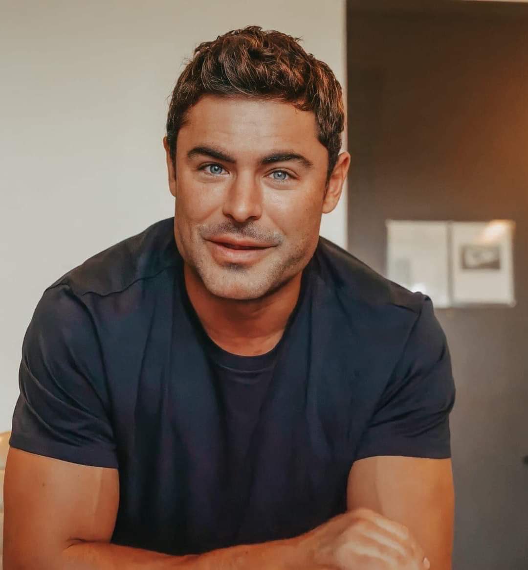 Los memes del cambio en la cara de Zac Efron