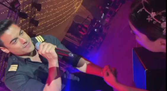 Carlos Rivera canta en fiesta de XV años ante falta de conciertos