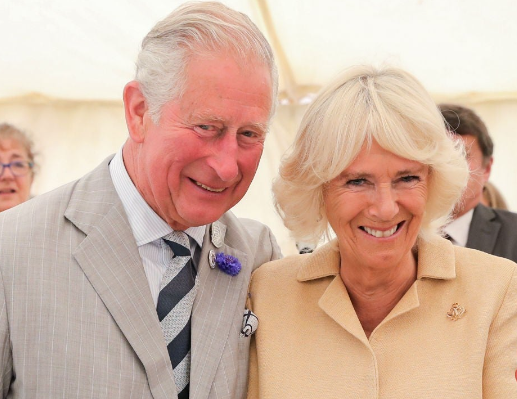 Hombre afirma que es el hijo ilegítimo del príncipe Carlos y Camilla