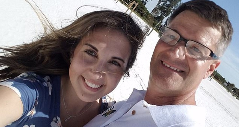 Joven de 25 años deja a su prometido por su suegro de 61 años