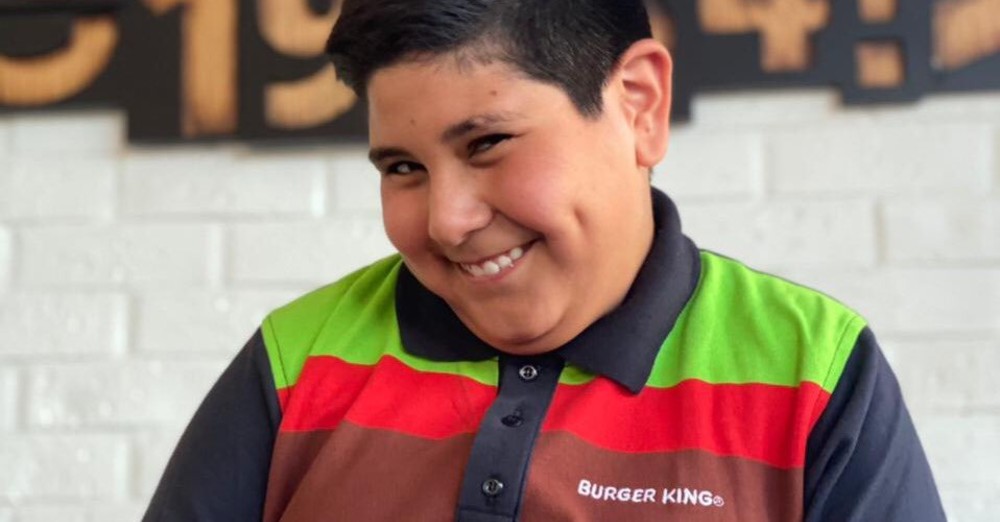 Burger King contrata a niño del Oxxo como embajador de la marca